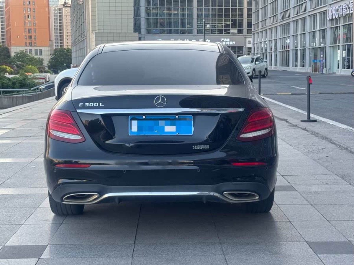 奔馳 奔馳E級  2019款 改款 E 300 L 運動時尚型圖片