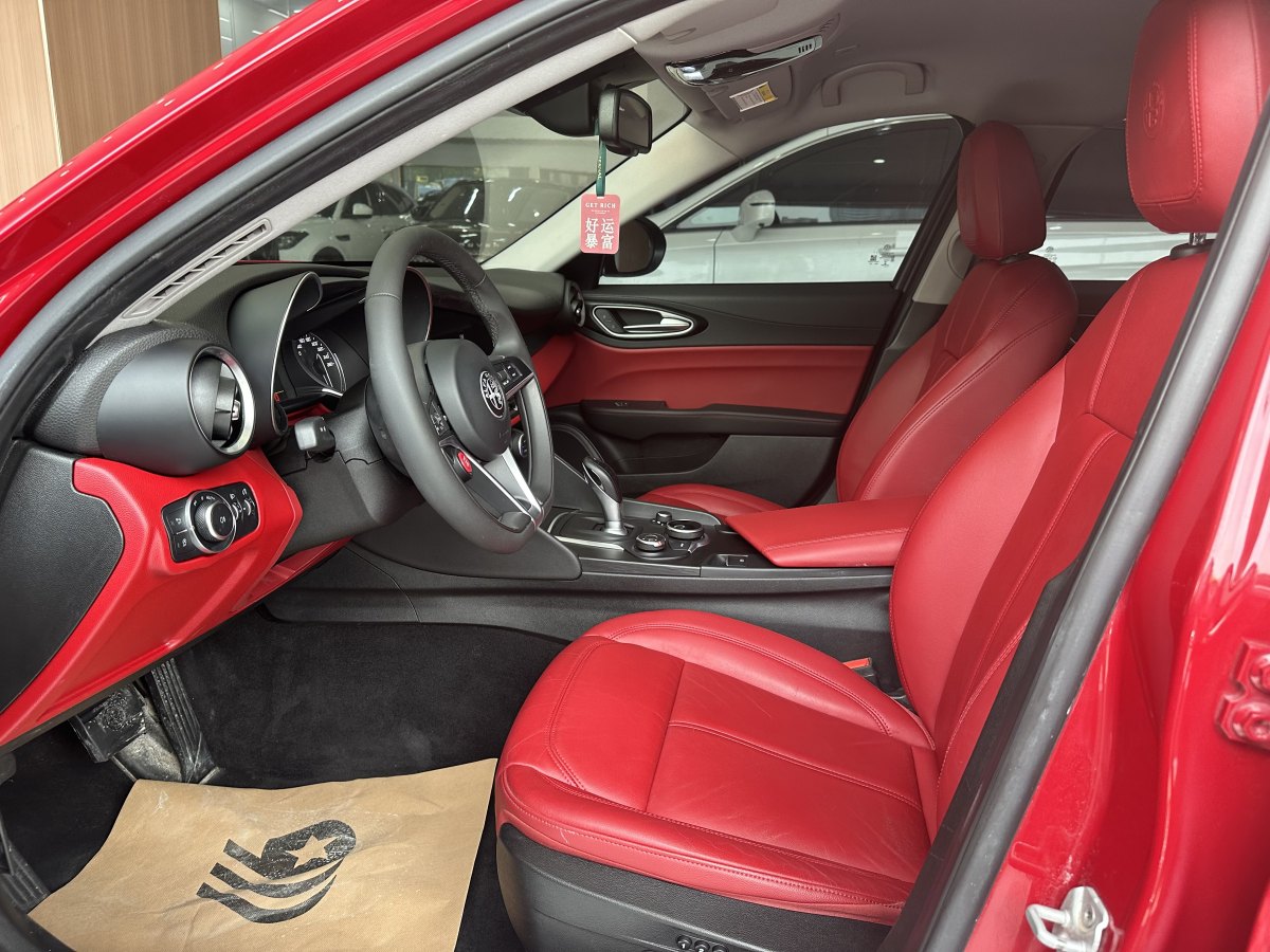 2018年1月阿尔法·罗密欧 Giulia  2017款 2.0T 200HP 精英版