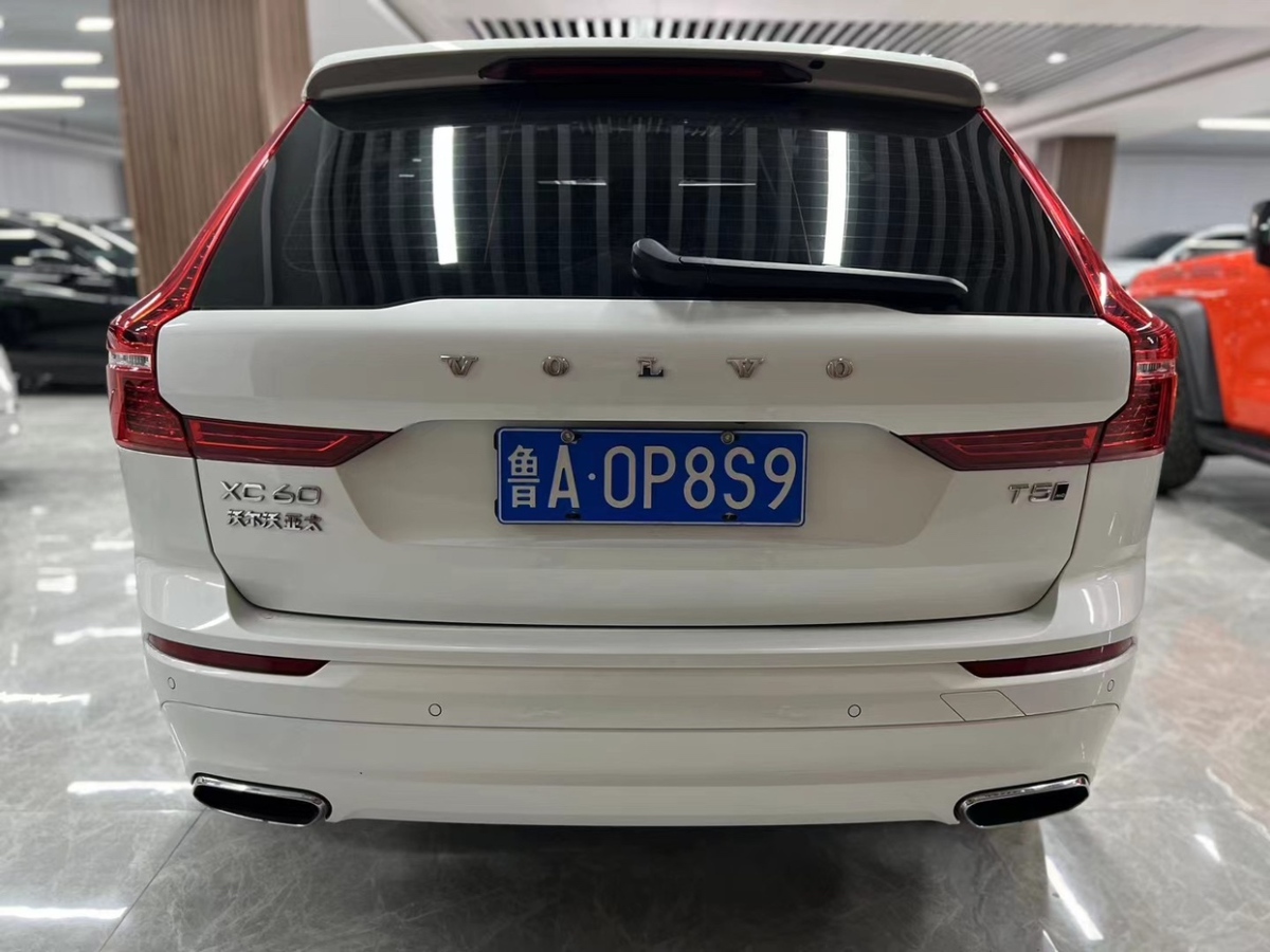 沃爾沃 XC60  2019款 T5 四驅(qū)智遠運動版圖片