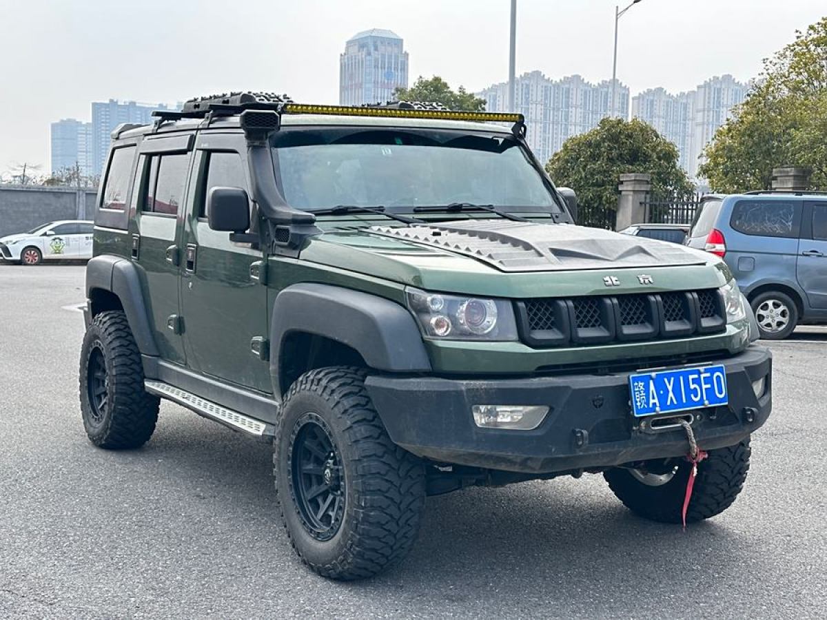 北京 BJ40  2018款 40L 2.0T 手動柴油四驅(qū)尊貴版圖片