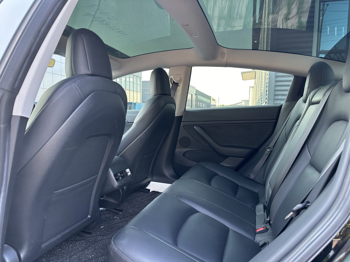 特斯拉 Model 3  2021款 改款 標(biāo)準(zhǔn)續(xù)航后驅(qū)升級版圖片