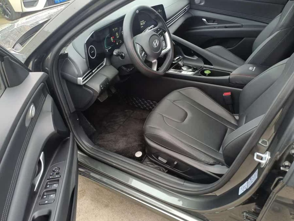 現(xiàn)代 伊蘭特  2023款 1.5L CVT GLS領(lǐng)先版圖片
