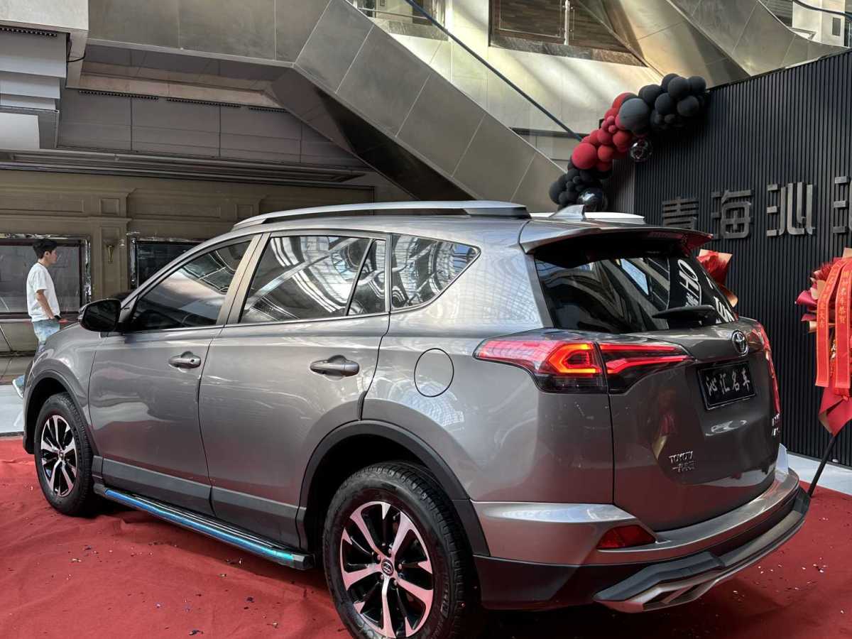 豐田 RAV4  2018款 榮放 2.0L CVT兩驅(qū)風(fēng)尚版圖片