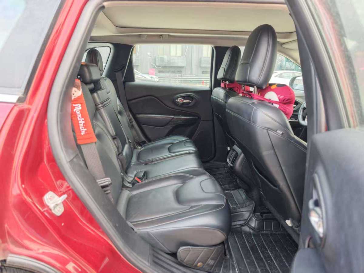 Jeep 自由光  2016款 2.4L 優(yōu)越版圖片