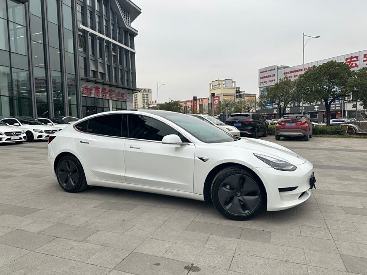 特斯拉 Model 3  2019款 標(biāo)準(zhǔn)續(xù)航后驅(qū)升級(jí)版圖片