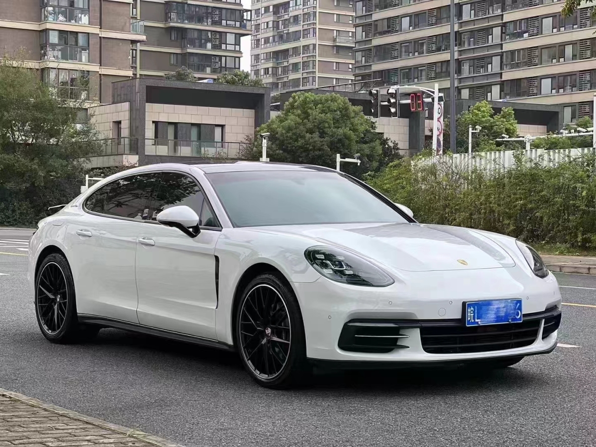 2018年10月保時(shí)捷 Panamera  2017款 Panamera 行政加長(zhǎng)版 3.0T