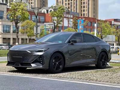 2022年6月 長(zhǎng)安 長(zhǎng)安UNI-V 1.5T 尊貴型圖片