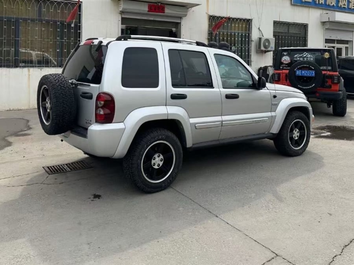 Jeep 自由人  2004款 3.7L圖片