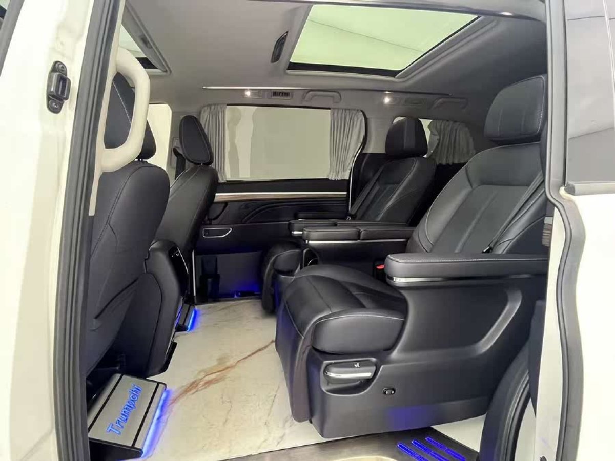 廣汽傳祺 M8  2021款 領(lǐng)秀系列 390T 尊貴版圖片