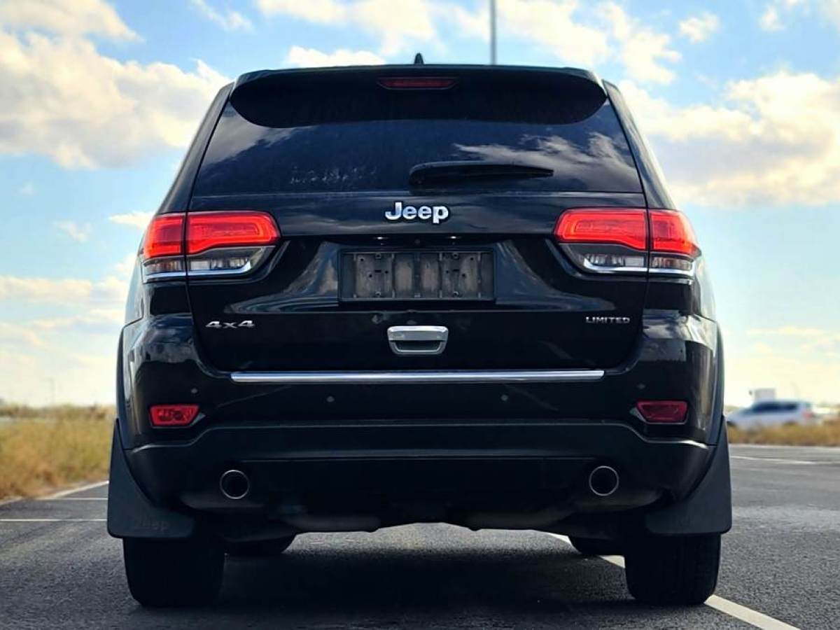 2016年5月Jeep 大切諾基  2015款 3.0L 舒享導(dǎo)航版