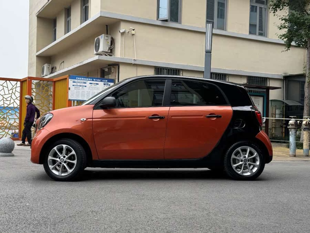 smart forfour  2016款 1.0L 52千瓦靈動(dòng)版圖片