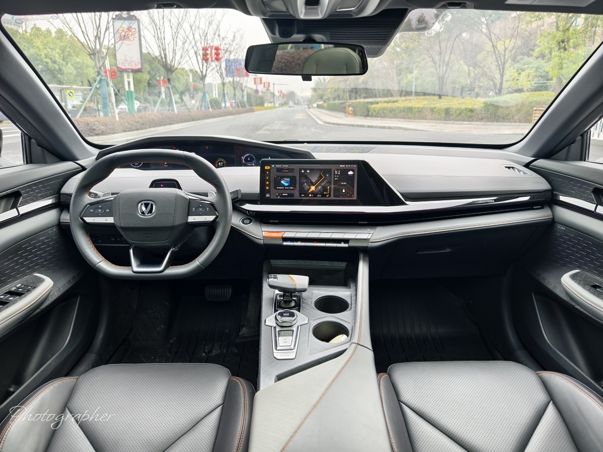 長安 長安UNI-V  2022款 1.5T 智慧領(lǐng)航型圖片