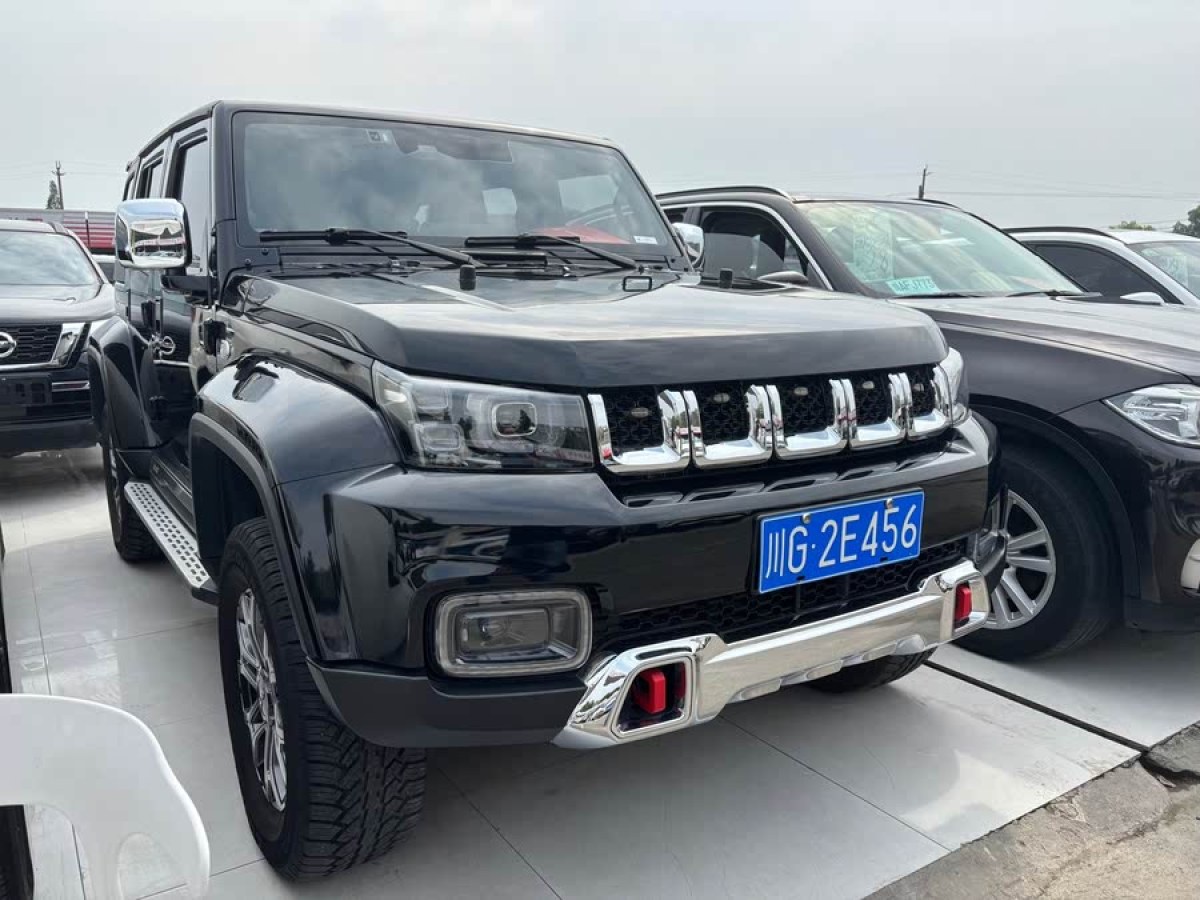 北京 BJ40  2023款 2.0T 自動(dòng)四驅(qū)城市獵人版至尊型圖片