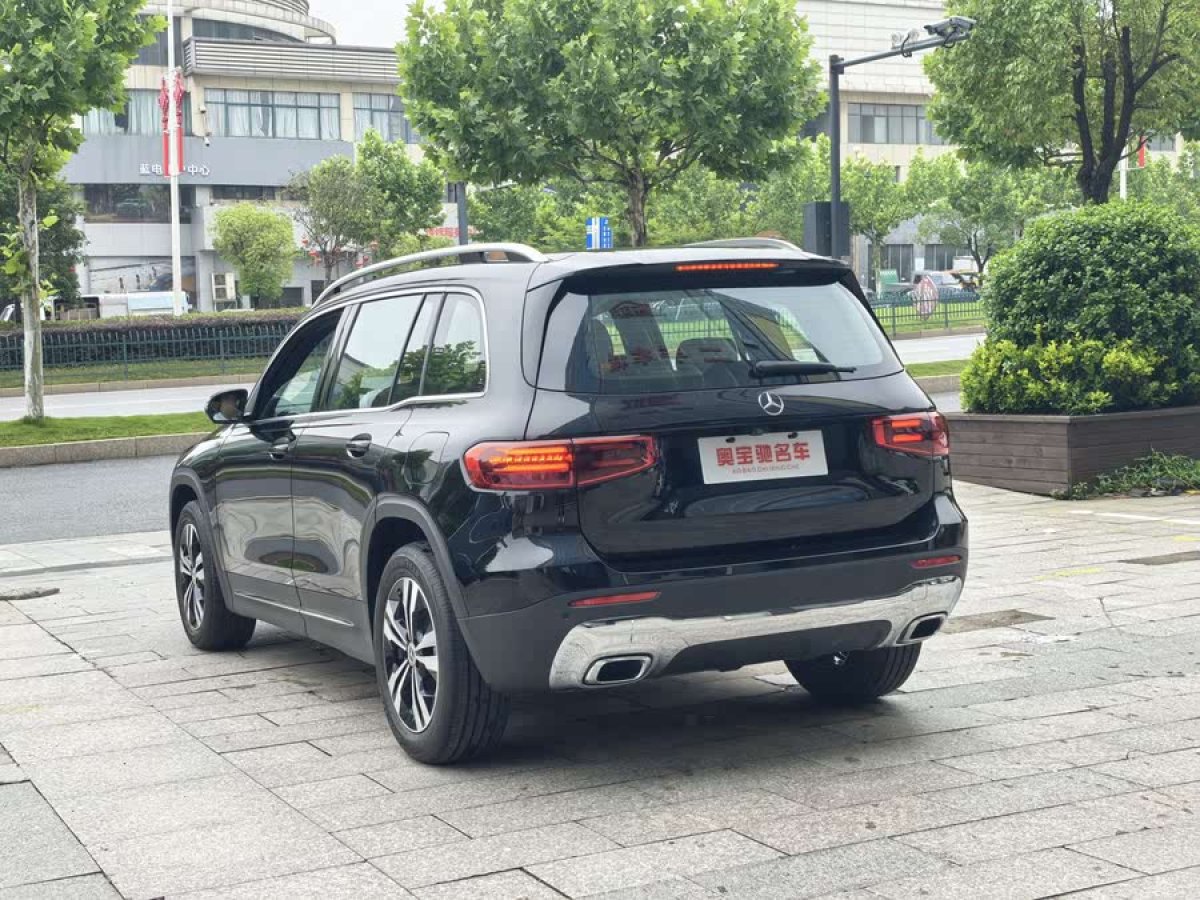 奔馳 奔馳GLB  2024款 改款 GLB 200 動(dòng)感型圖片