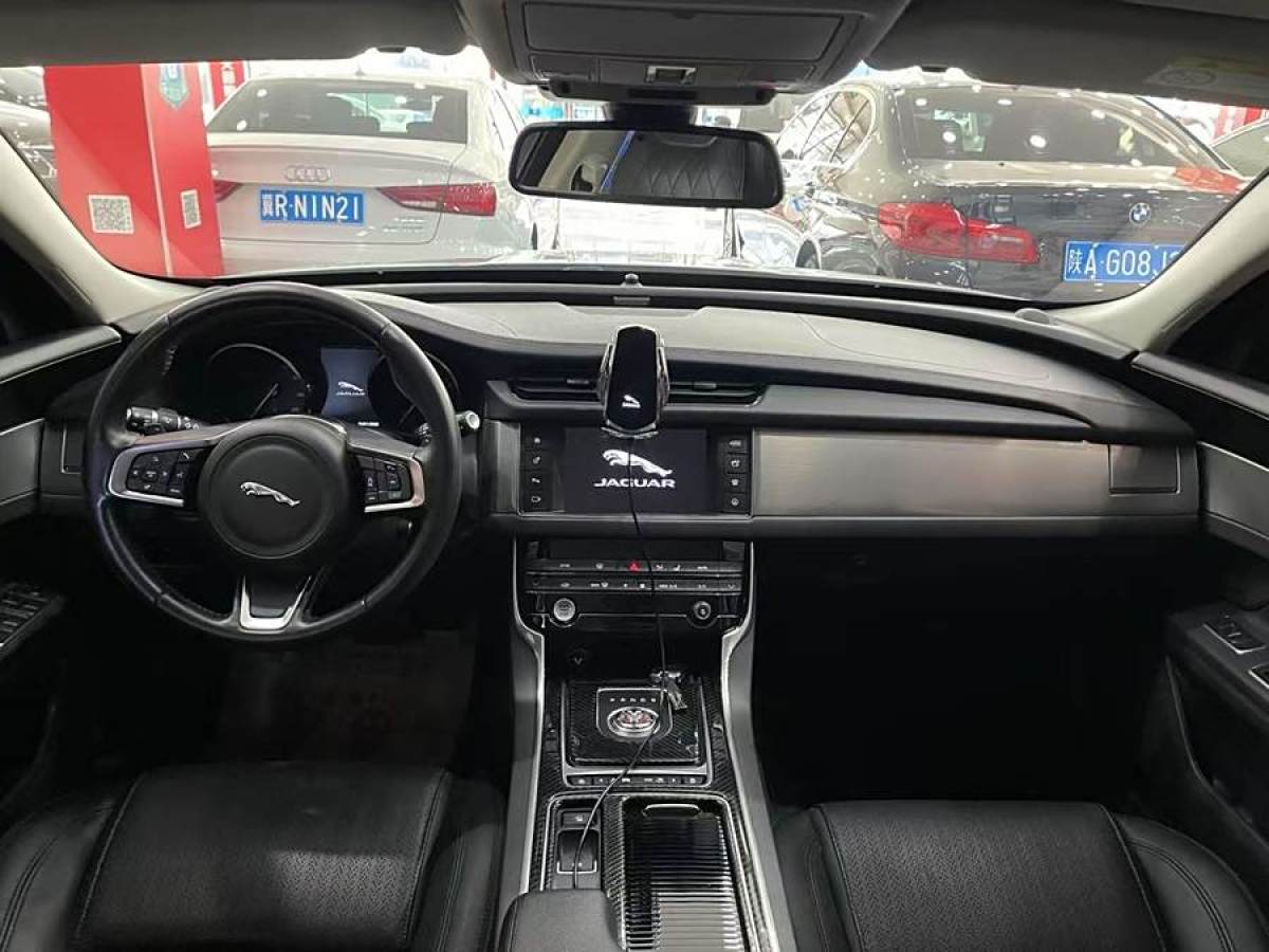 捷豹 XF  2018款 XF Sportbrake 2.0T 250PS 兩驅(qū)風(fēng)華版圖片