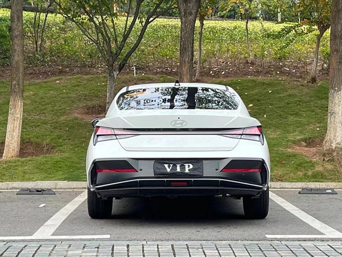 現(xiàn)代 伊蘭特  2022款 1.5L CVT TOP旗艦版圖片