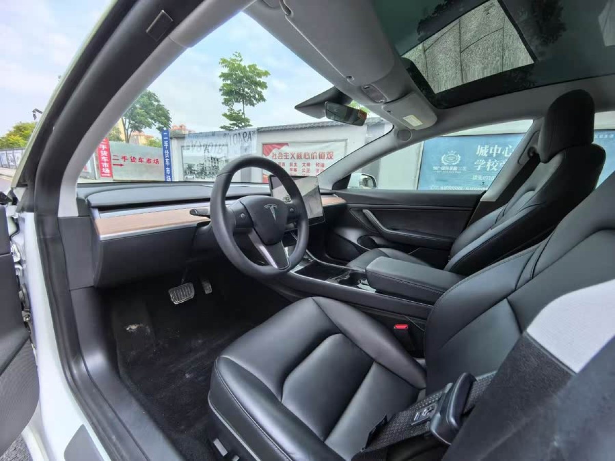 特斯拉 Model 3  2020款 改款 標(biāo)準(zhǔn)續(xù)航后驅(qū)升級版圖片