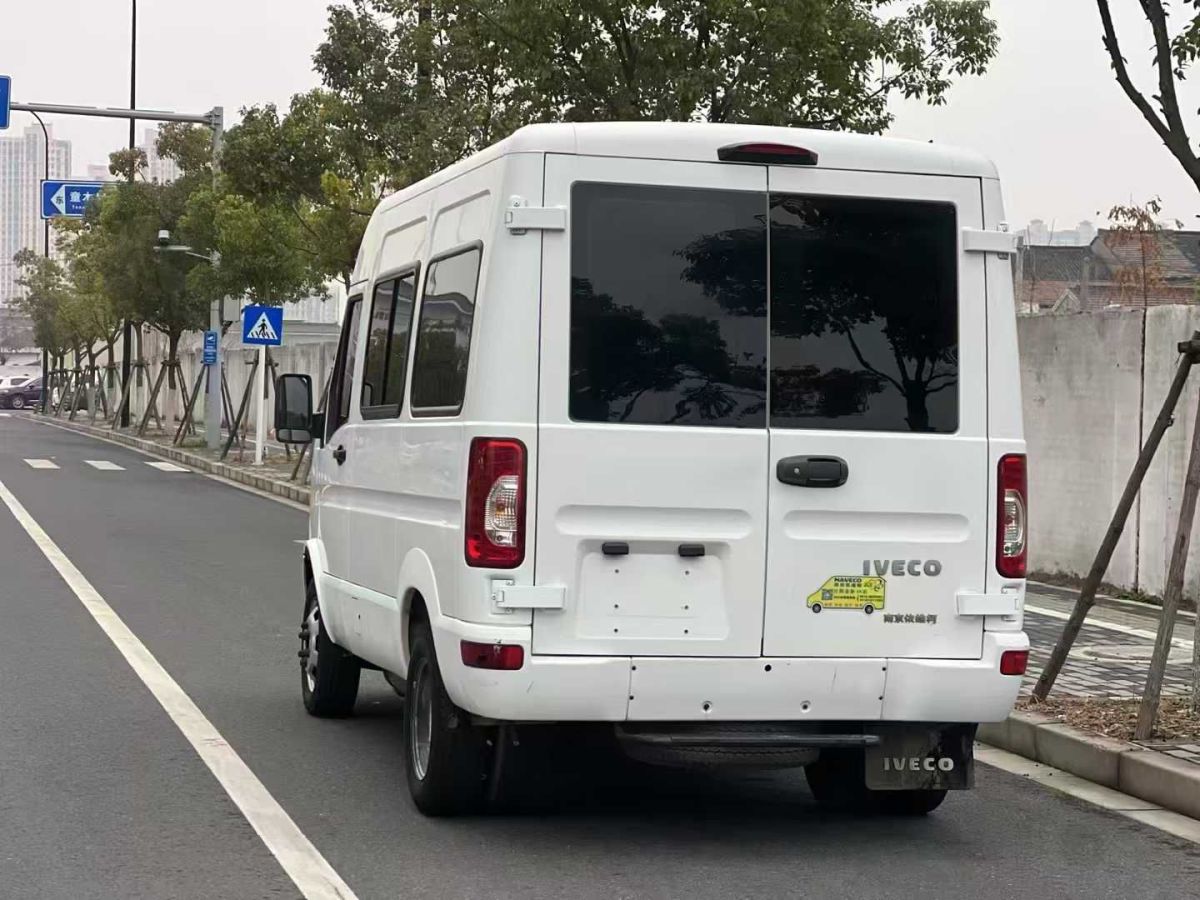 依維柯 褒迪新能源  2018款 EL46零擔(dān)物流車78KWh 3門圖片