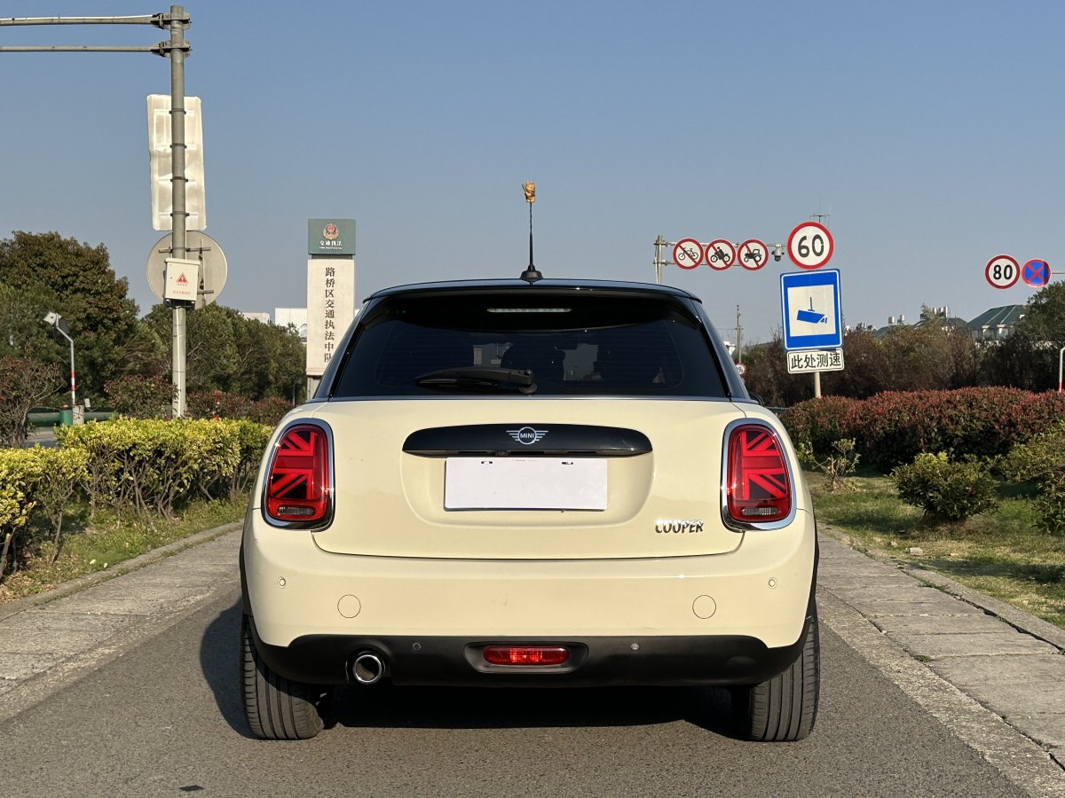 2020年11月MINI MINI  2020款 1.5T COOPER 藝術(shù)家 五門(mén)版