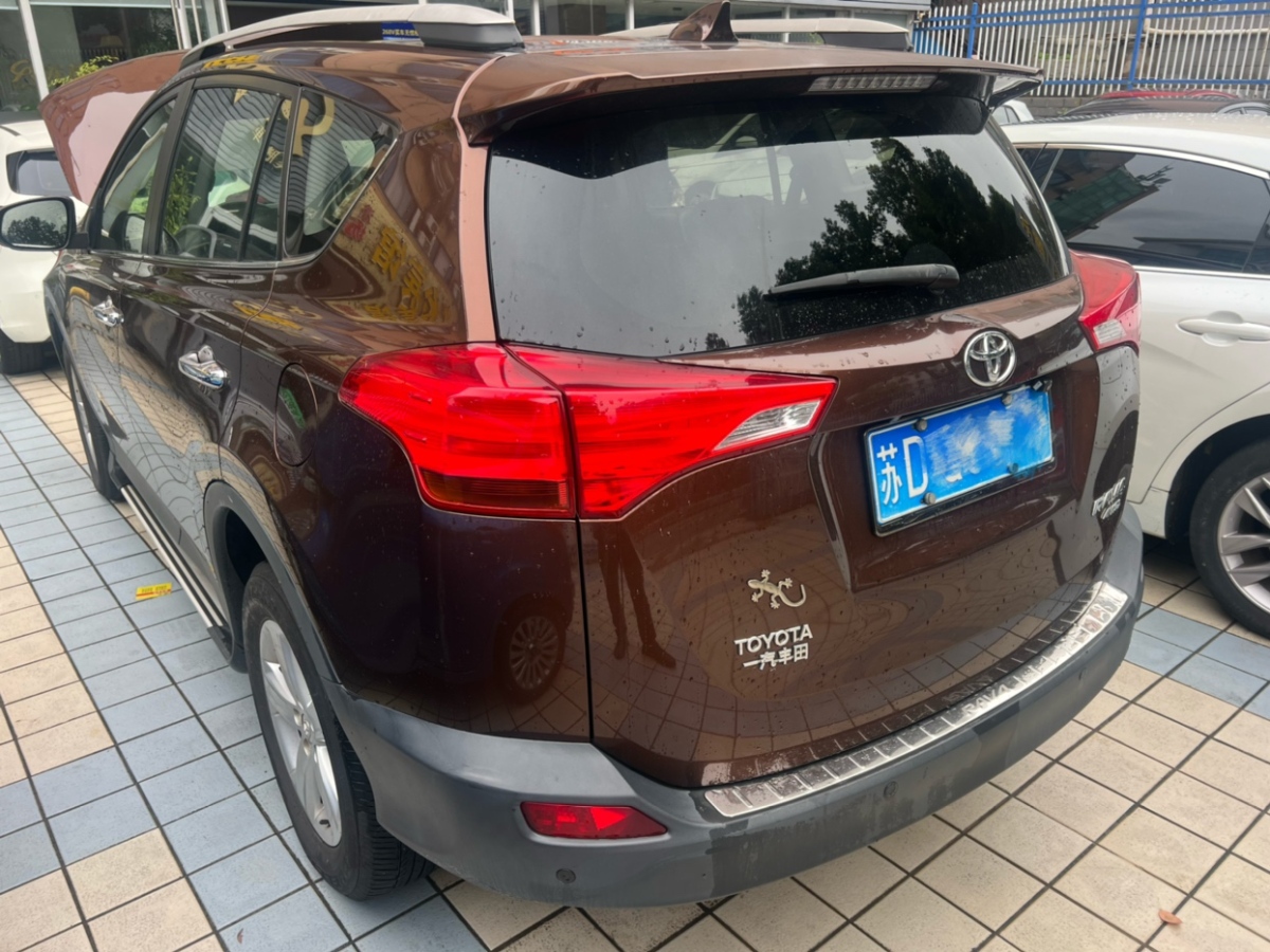 2015年2月豐田 RAV4榮放  2013款 2.0L CVT四驅(qū)新銳版