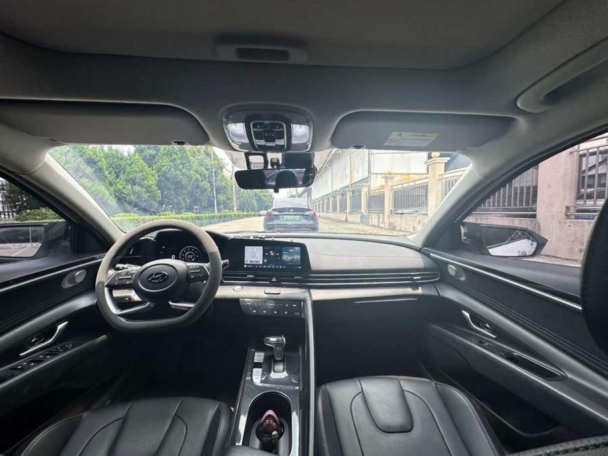 現(xiàn)代 伊蘭特  2021款 1.5L LUX尊貴版圖片