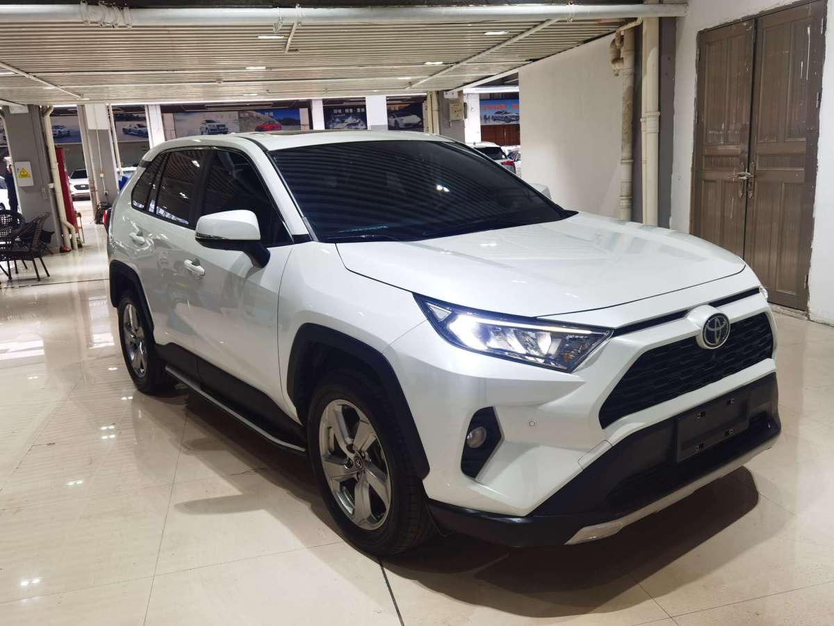 2021年10月豐田 RAV4榮放  2021款 2.0L CVT四驅(qū)風(fēng)尚版