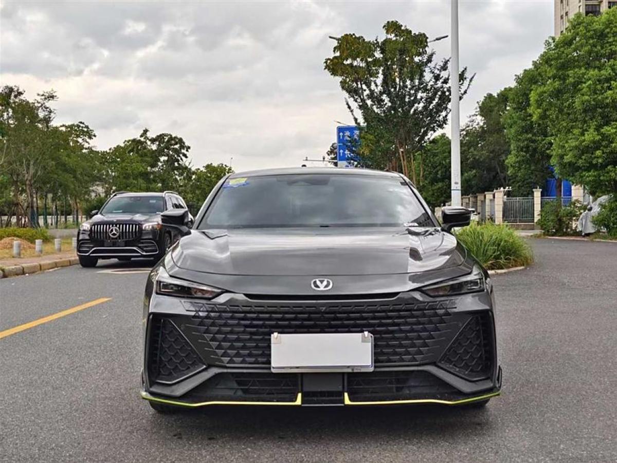 長安 長安UNI-V  2022款 1.5T 尊貴型圖片