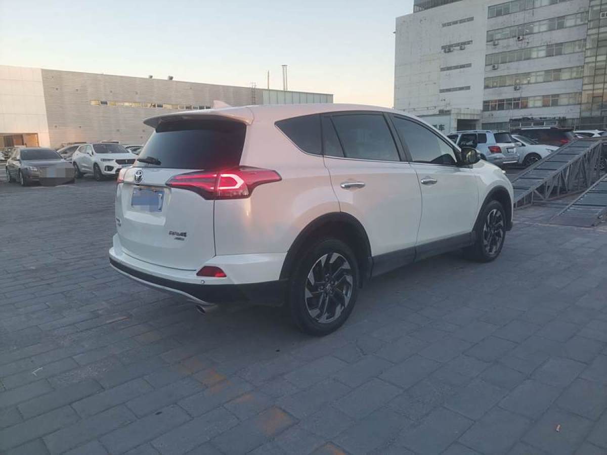 豐田 RAV4榮放  2016款 2.5L 自動四驅(qū)精英版圖片