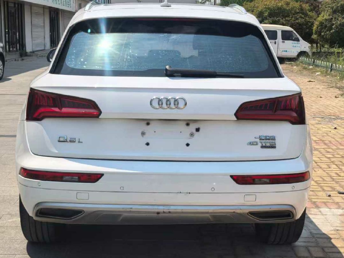 奧迪 奧迪Q3  2019款  35 TFSI 時(shí)尚動(dòng)感型圖片