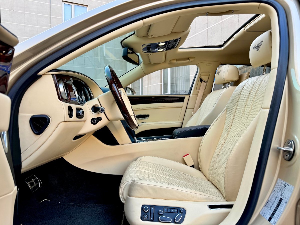 2016年11月宾利 飞驰  2014款 4.0T V8 尊贵版
