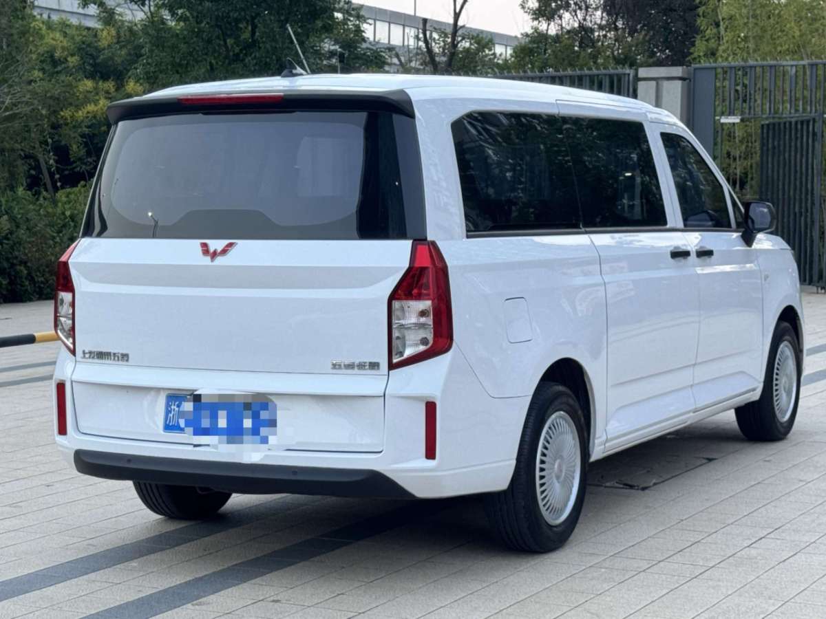 五菱 五菱征程  2021款 1.5T 手動(dòng)豪華型營(yíng)運(yùn)車圖片