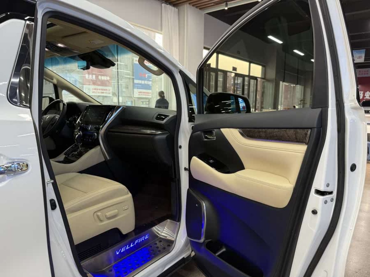豐田 威爾法  2021款 皇冠 雙擎 2.5L HV尊貴版圖片