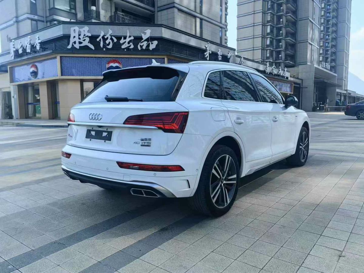 奧迪 奧迪Q5 e-tron  2022款 40 e-tron 星耀型 機甲套裝圖片