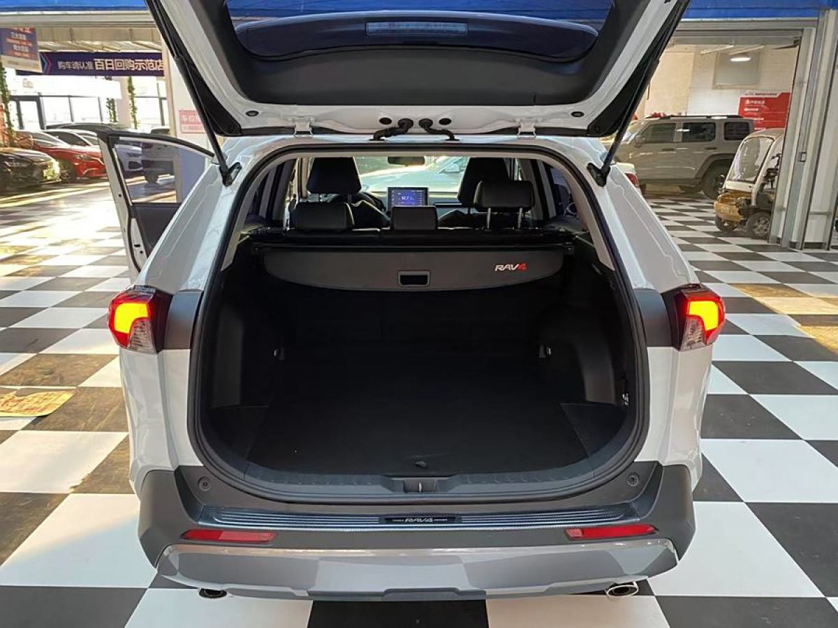 豐田 RAV4榮放  2023款 雙擎 2.5L E-CVT四驅(qū)精英Plus版圖片