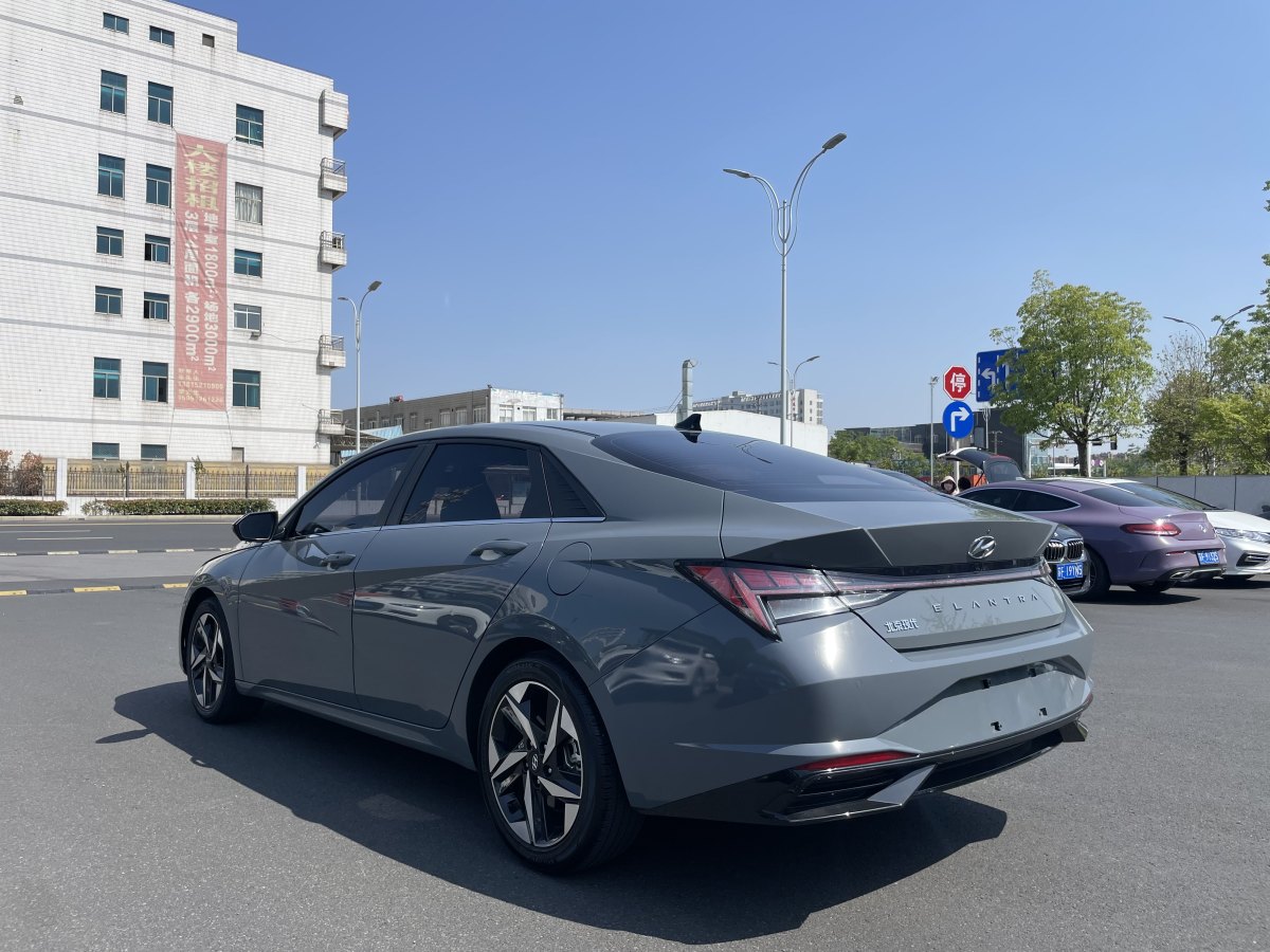 2021年10月現(xiàn)代 伊蘭特  2022款 1.5L CVT LUX尊貴版