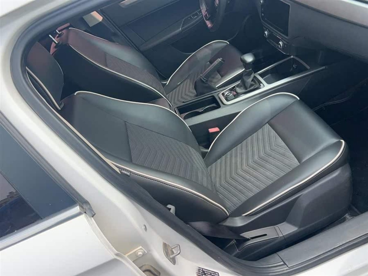 觀致 觀致3  2017款 兩廂 1.6L 自動(dòng)致悅型圖片