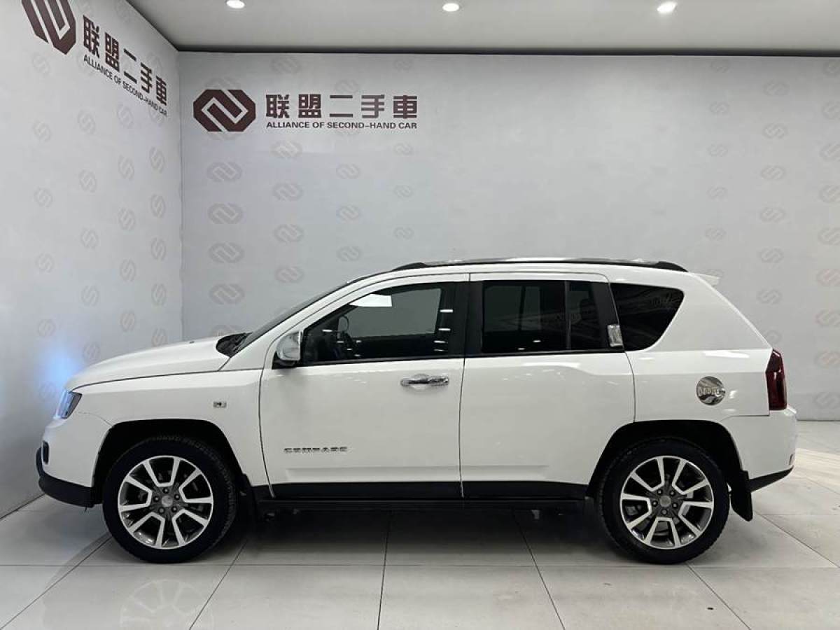 Jeep 指南者  2014款 改款 2.4L 四驅(qū)豪華導(dǎo)航版圖片