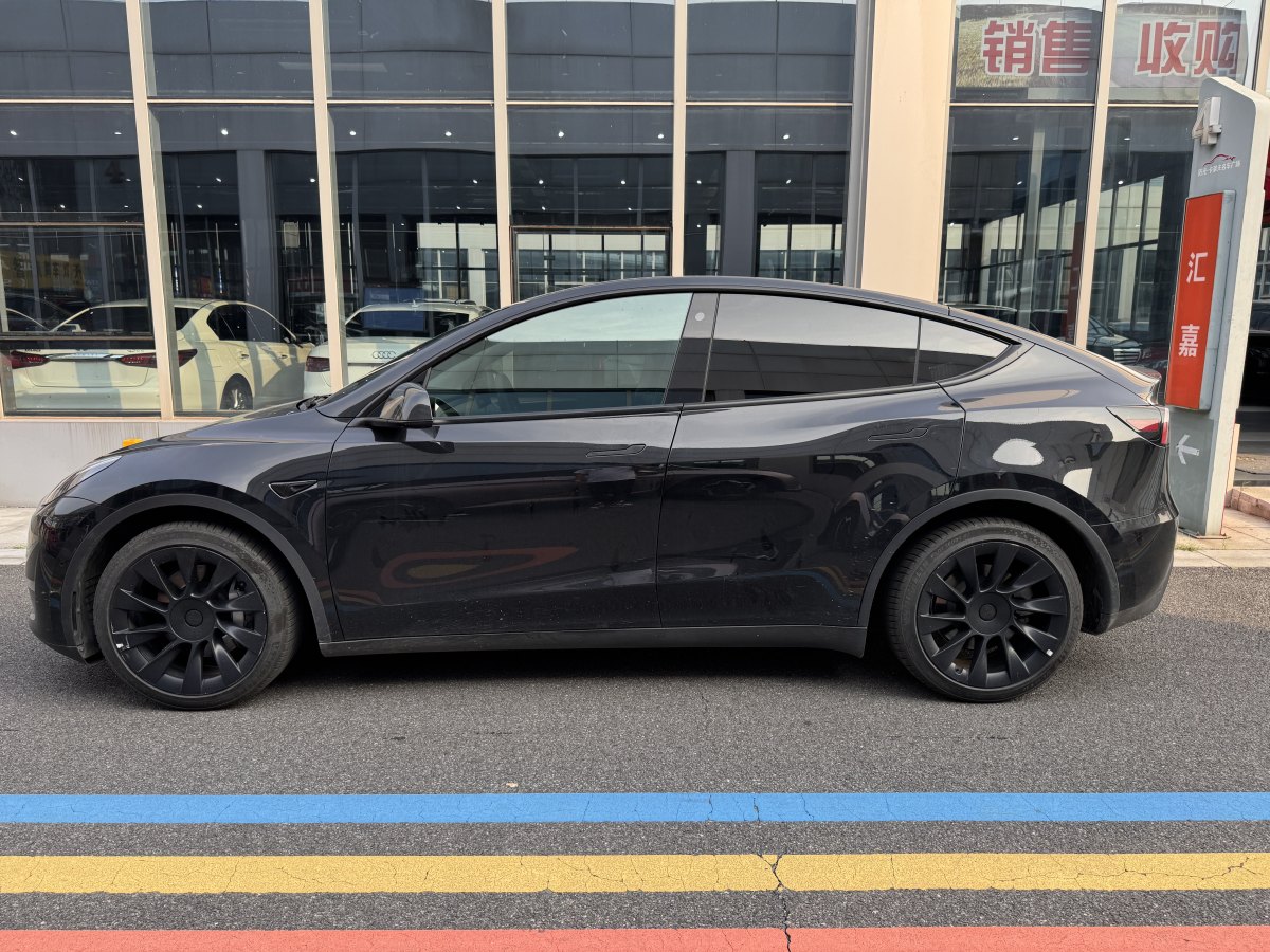 特斯拉 Model Y  2021款 改款 標(biāo)準(zhǔn)續(xù)航后驅(qū)升級(jí)版圖片