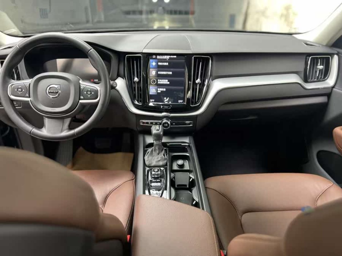 沃爾沃 XC60  2020款 T5 四驅(qū)智逸豪華版圖片