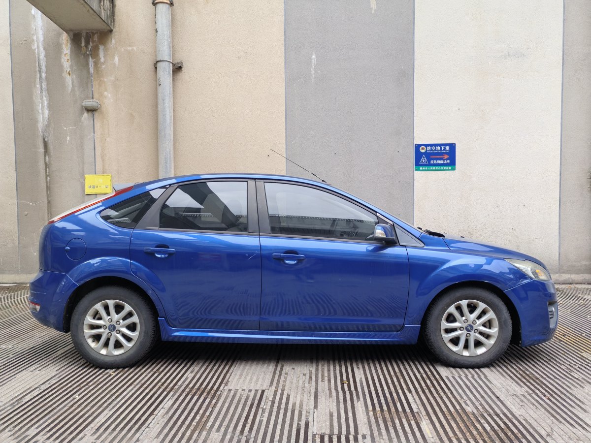 福特 ?？怂? 2011款 兩廂 1.8L 自動時尚型圖片