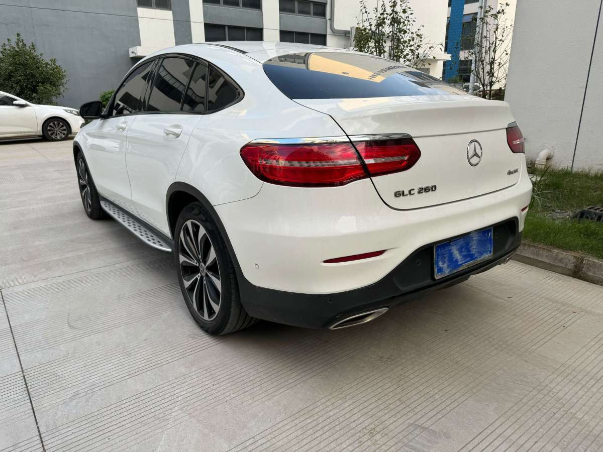 奔馳 奔馳GLC  2022款 改款 GLC 260 4MATIC 轎跑SUV圖片