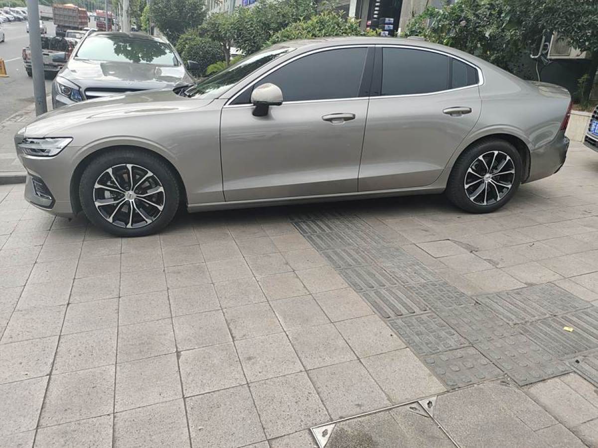 沃爾沃 S60L  2021款 T4 智逸豪華版圖片