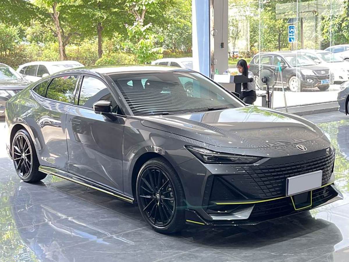 長安 長安UNI-V  2022款 1.5T 運(yùn)動(dòng)版圖片