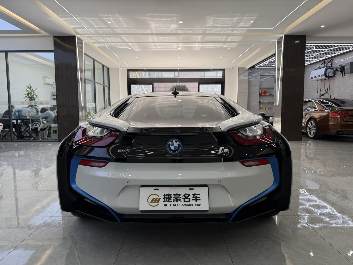 寶馬 寶馬i8  2014款 標(biāo)準(zhǔn)型圖片