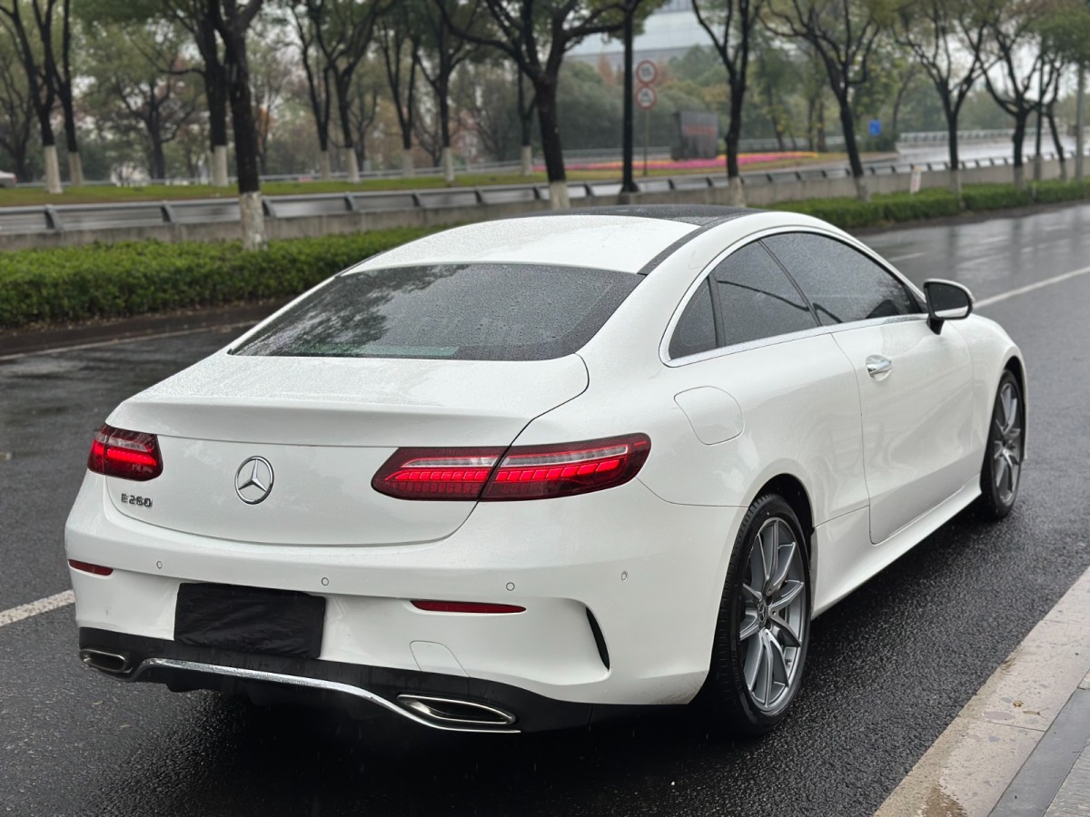 奔馳 奔馳E級(jí)  2023款 E 260 轎跑車圖片