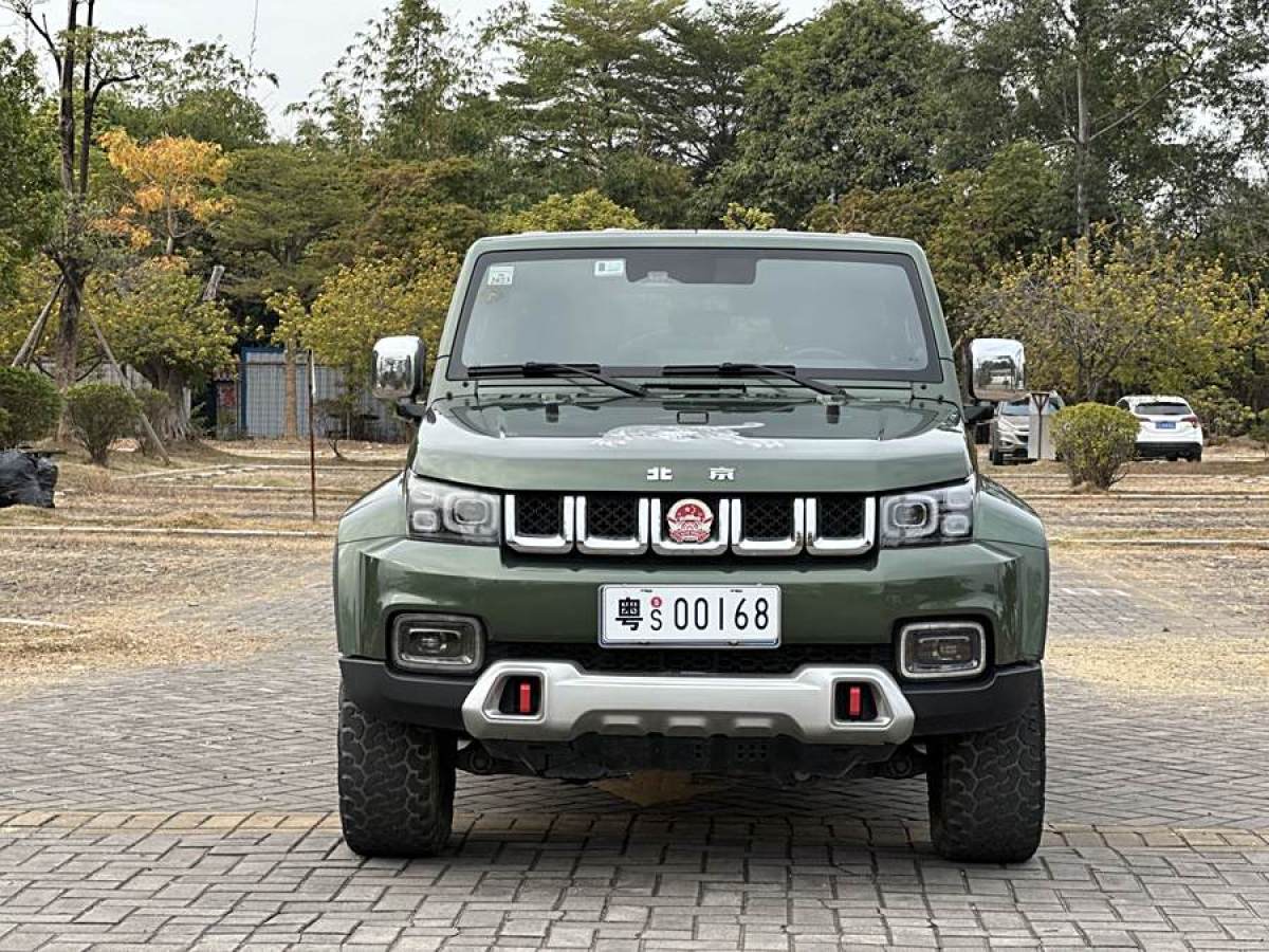 北京 BJ40  2020款 2.0T 自動四驅(qū)城市獵人版?zhèn)b客型圖片