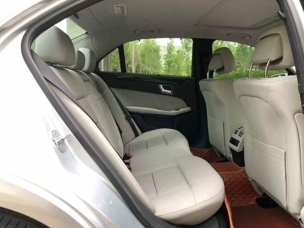 奔馳 奔馳E級(jí)  2010款 E 260 L CGI優(yōu)雅型圖片