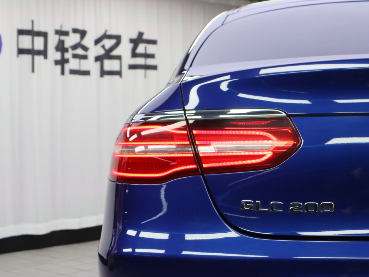 2018年11月奔馳 奔馳GLC  2023款 GLC 300 4MATIC 轎跑SUV