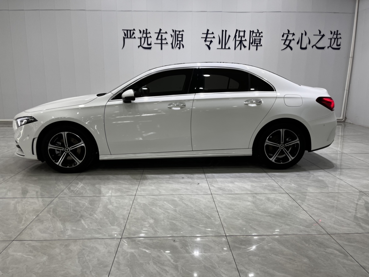 奔馳 奔馳A級  2022款 A 200 L 運(yùn)動轎車時尚型圖片