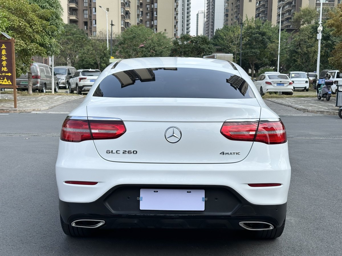 奔馳 奔馳GLC  2022款 改款 GLC 260 4MATIC 轎跑SUV圖片